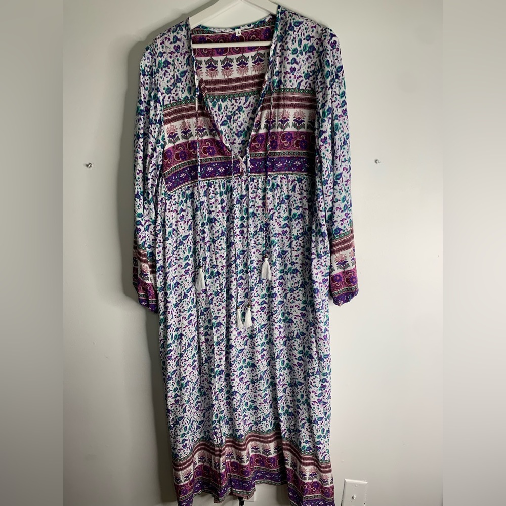 Boho maxi dress NWOT. White with purple and blue flower print